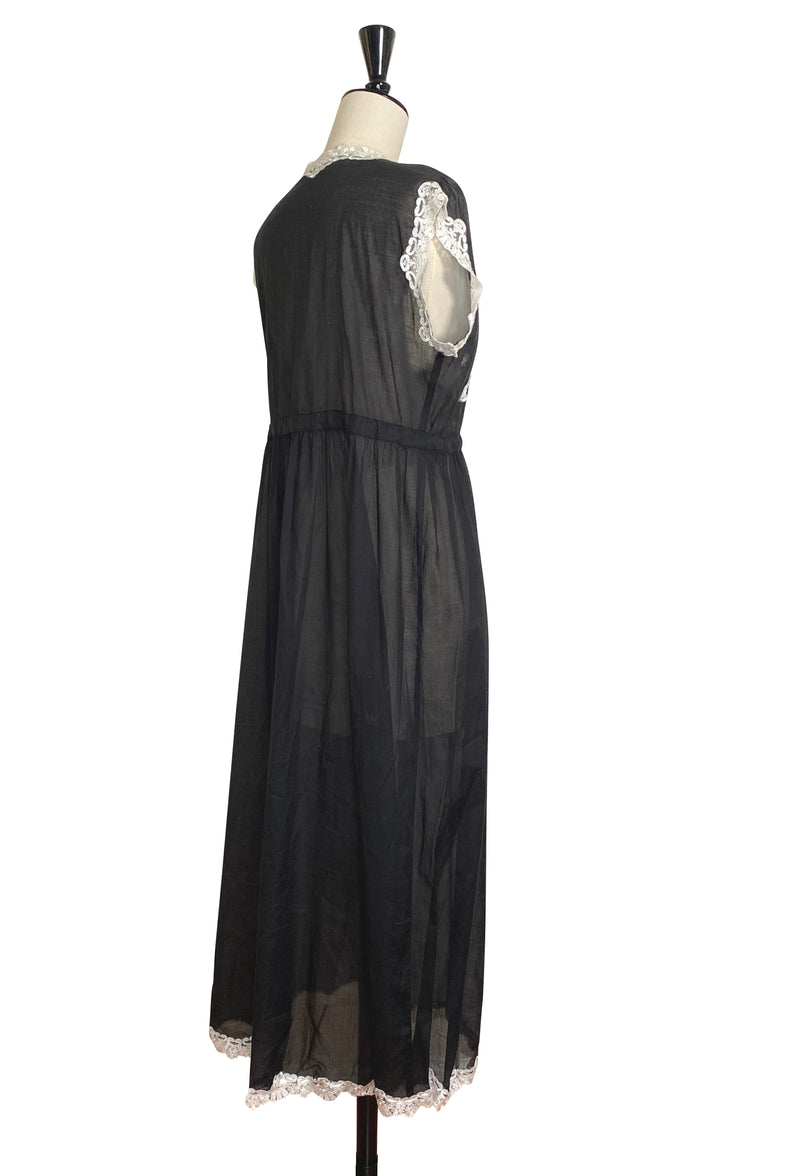 The Lisbeth Dressing Gown - Deco Black