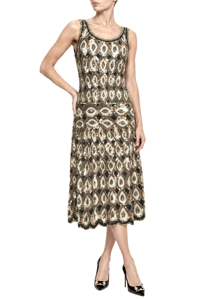 Sleeveless sequin midi dress, round neckline, fitted waist, shimmering multicolor pattern