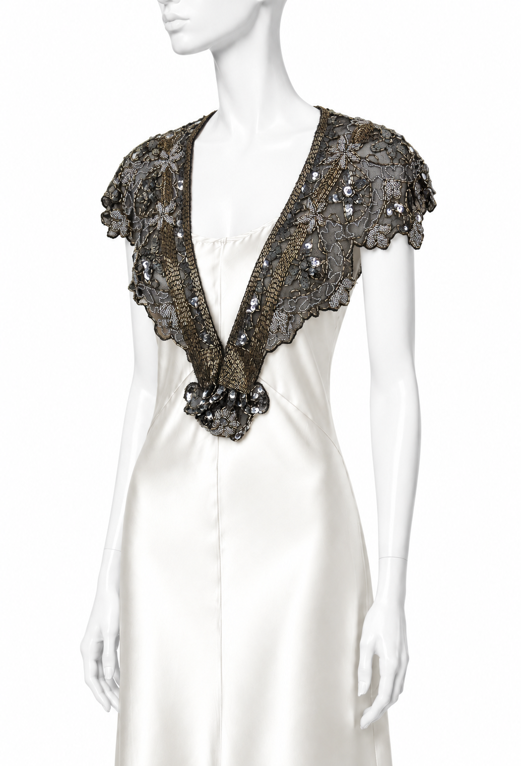 The Medallion Capelet – Black Metallic