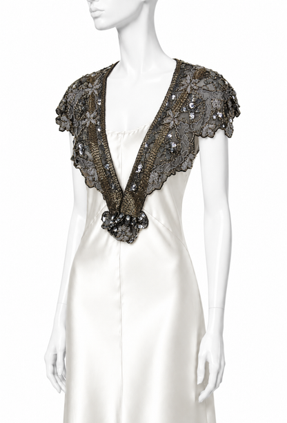 The Medallion Capelet – Black Metallic