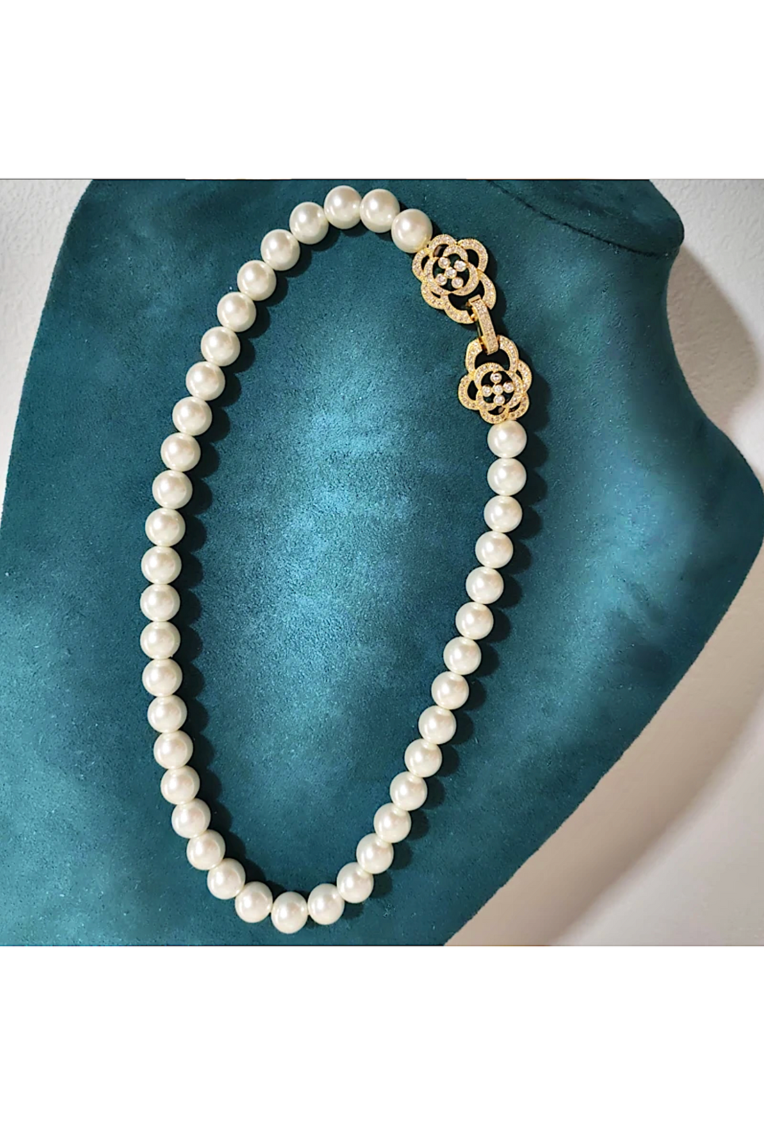 Vintage Hollywood Double Buckle Camellia Pearl Necklace - Gold The Deco Haus